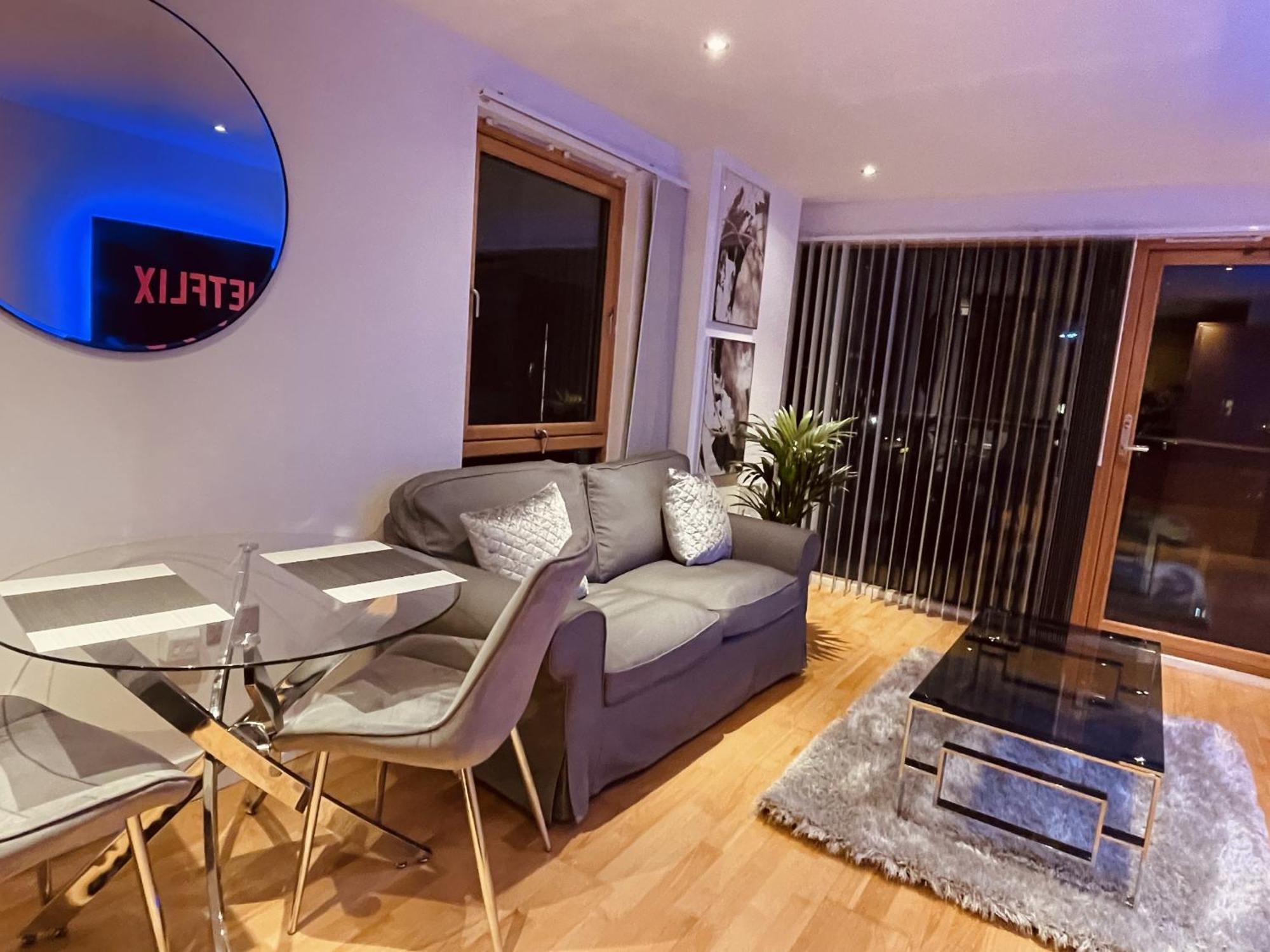 Deluxe City Apt Riverside Free Parking No Balcony Leeds  Room photo